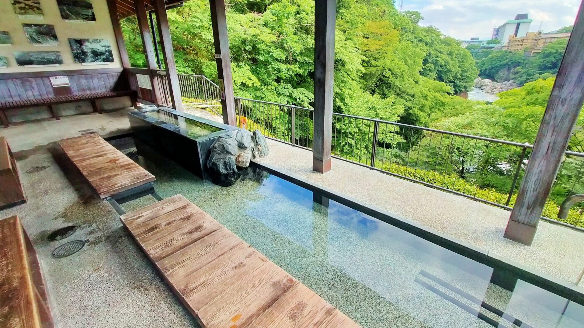 鬼怒川温泉 公営の足湯