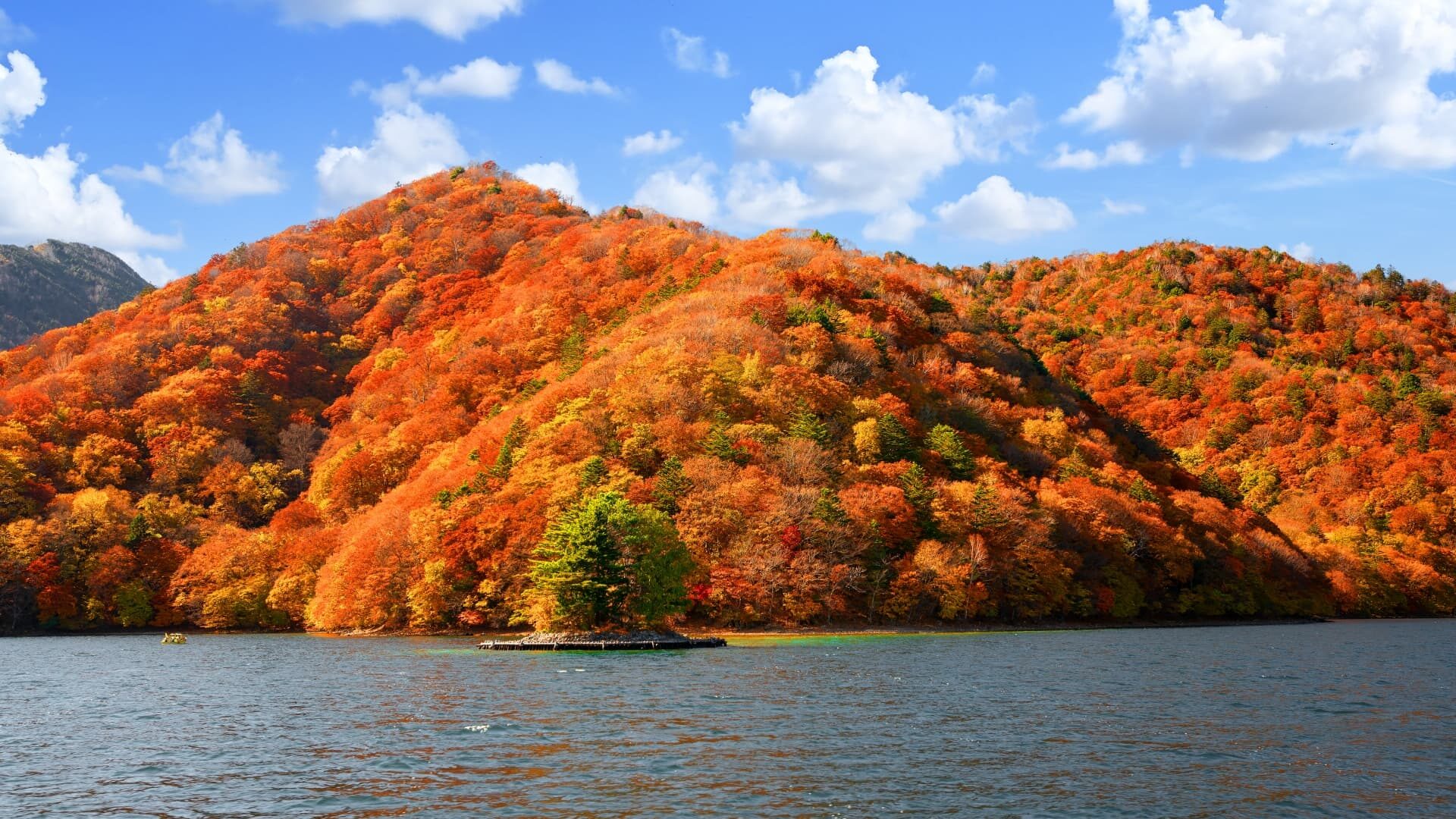 中禅寺湖(栃木県)の紅葉