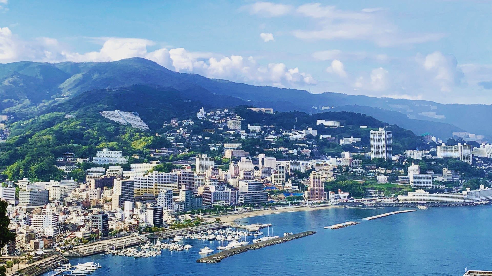 【第2位】熱海温泉(静岡):温暖な気候と豊富な湯量を誇る定番